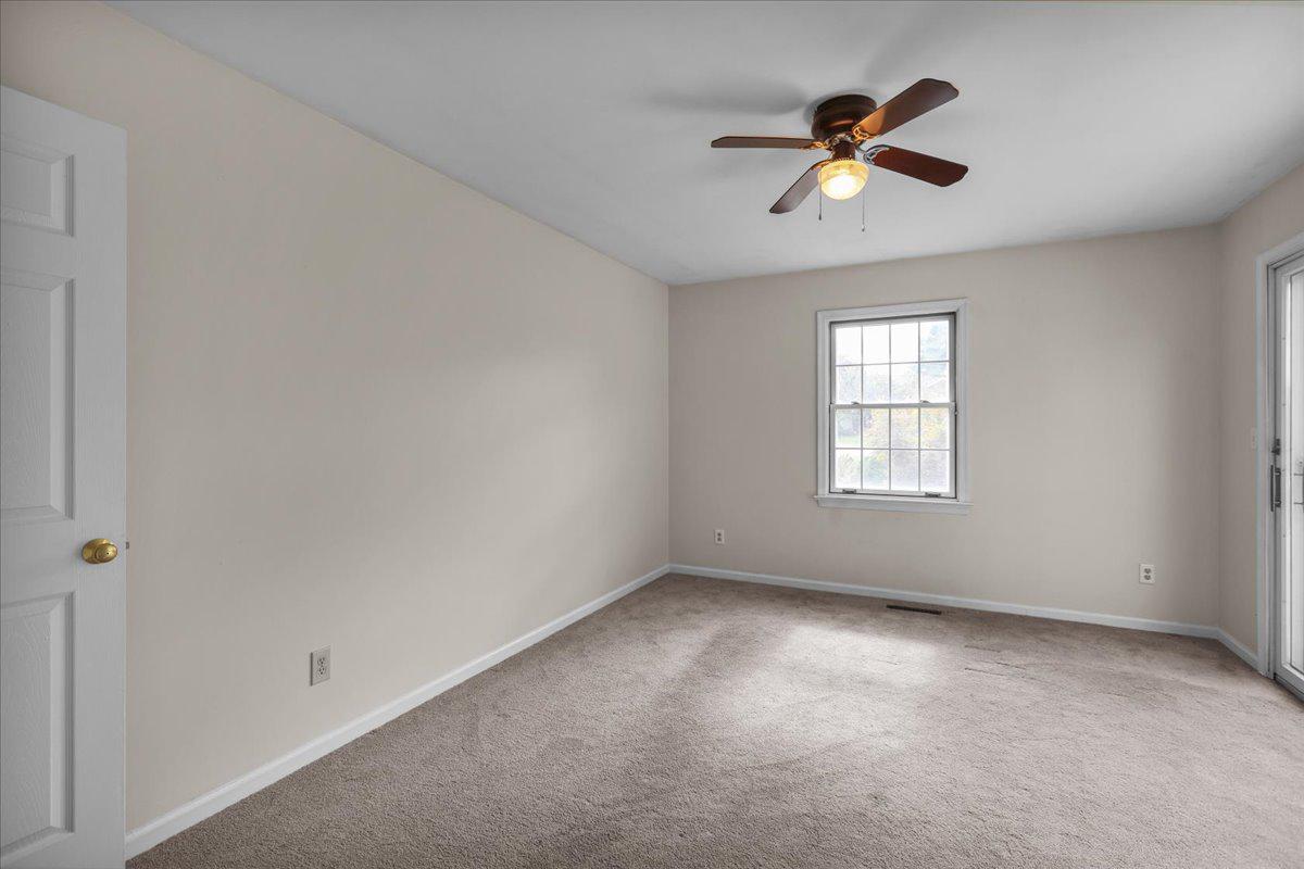 47 Norway Lane Lebanon, PA 17042 - Photo 17 of 42 2nd 1st floor bedroom