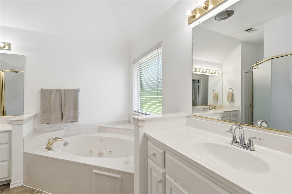 39 Preakness Place Road Van Alstyne, TX 75495 - Photo 23 of 40 Jetted Tub