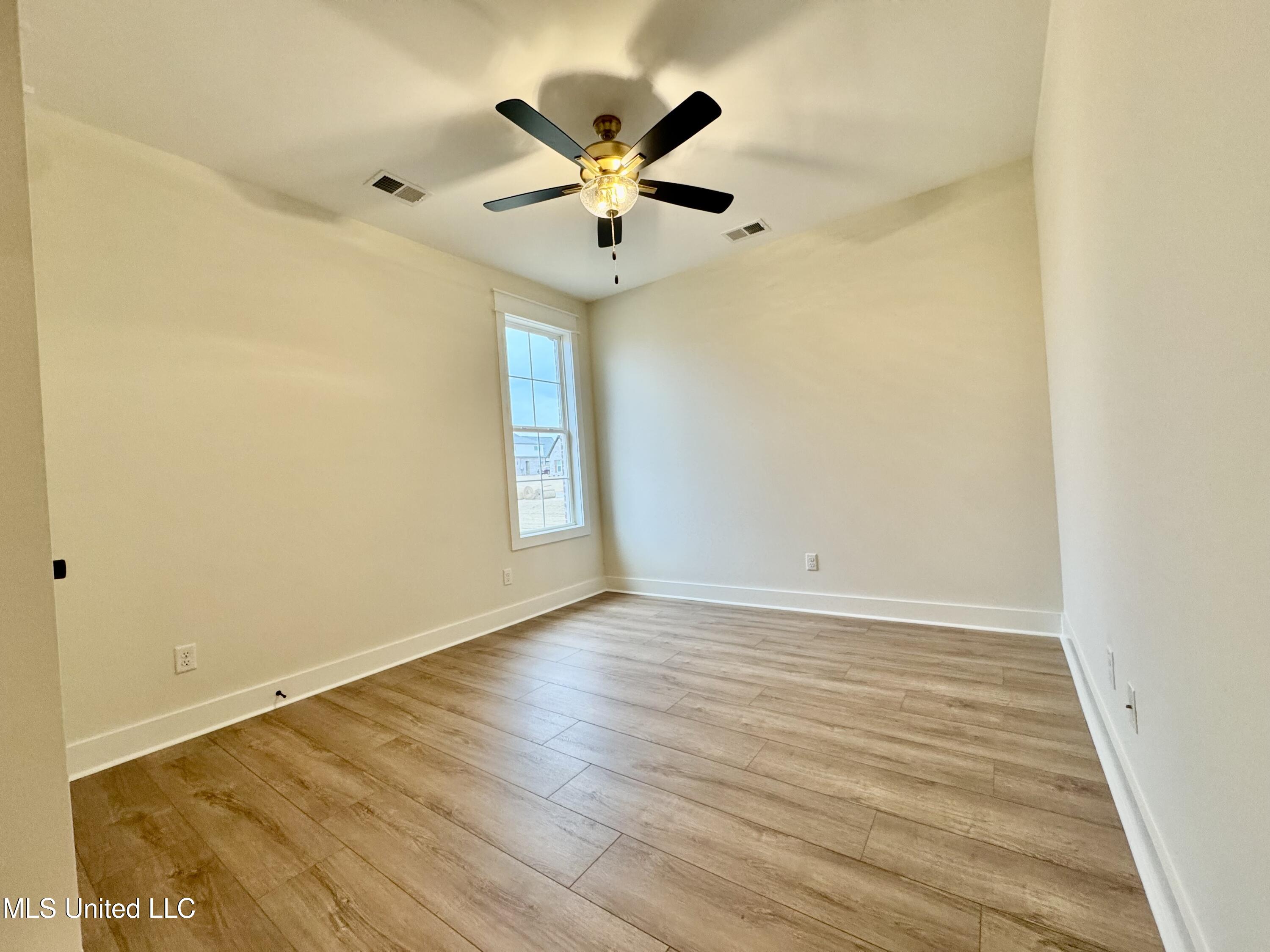 127 Bakersfield Way Nesbit, MS 38651 - Photo 24 of 35 IMG_3937