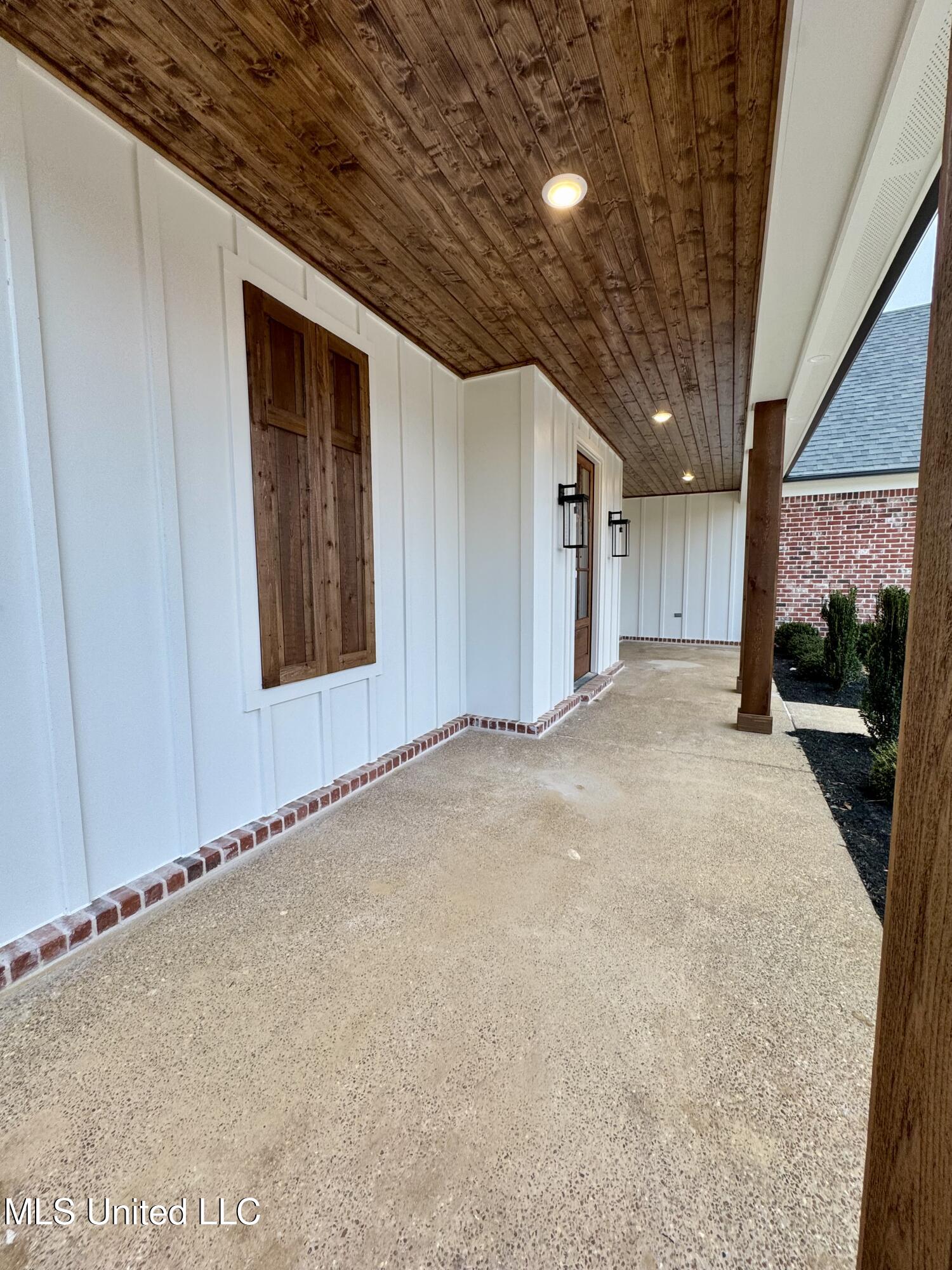 127 Bakersfield Way Nesbit, MS 38651 - Photo 3 of 35 IMG_3945