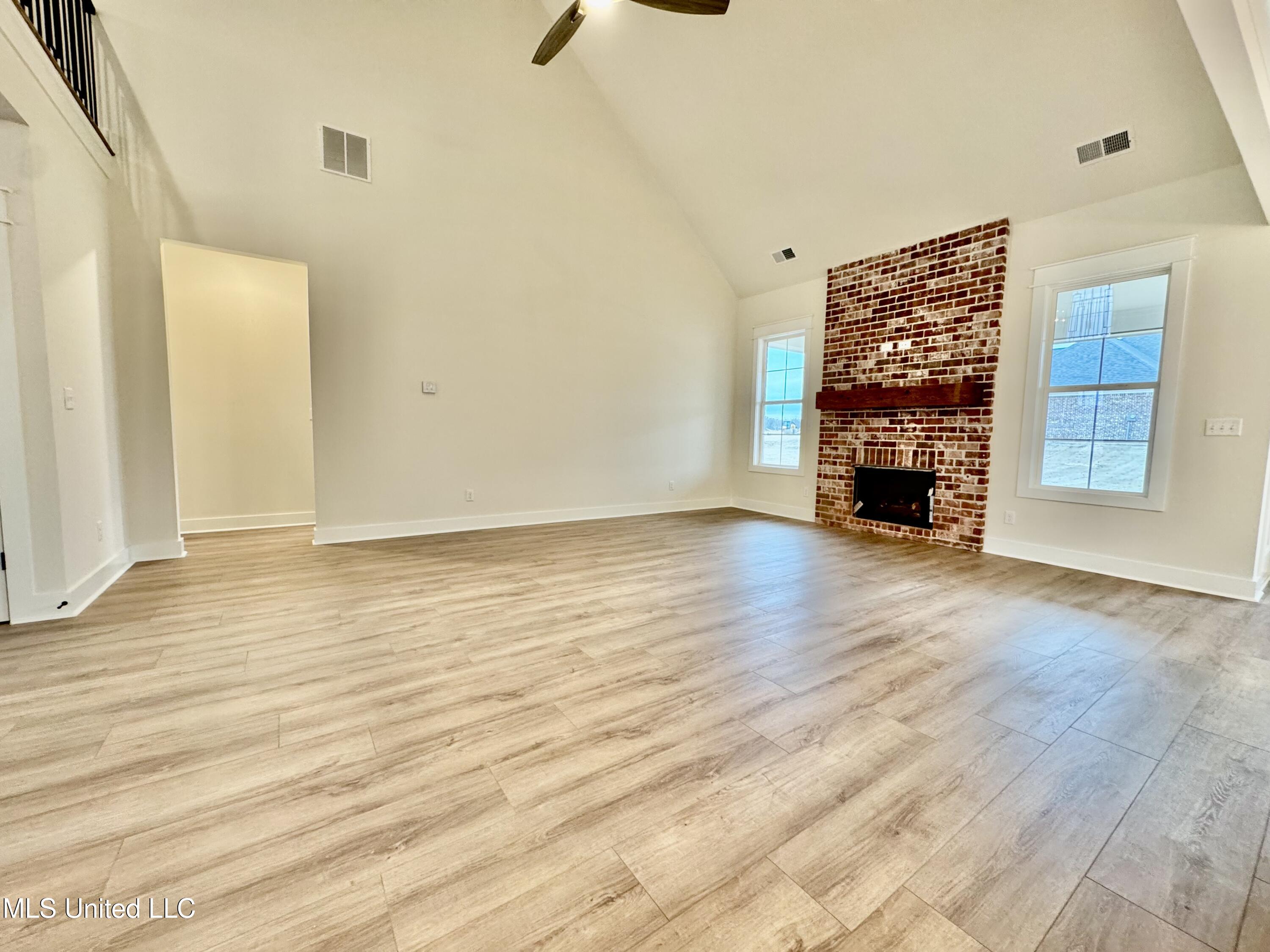 127 Bakersfield Way Nesbit, MS 38651 - Photo 8 of 35 IMG_3917