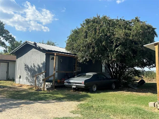 $575,000 | 2764 West Highway 199, Springtown, TX 76082