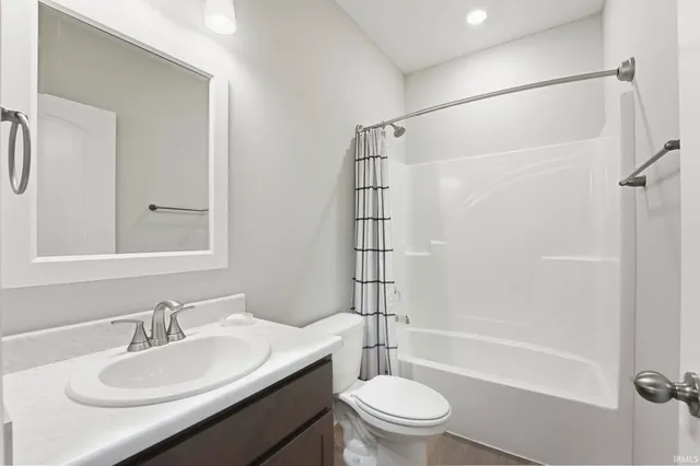 $330,000 | 832 Owls Point, Fort Wayne, IN 46825