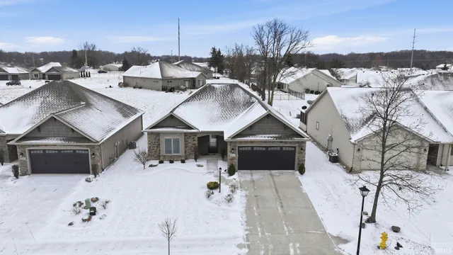 $330,000 | 832 Owls Point, Fort Wayne, IN 46825
