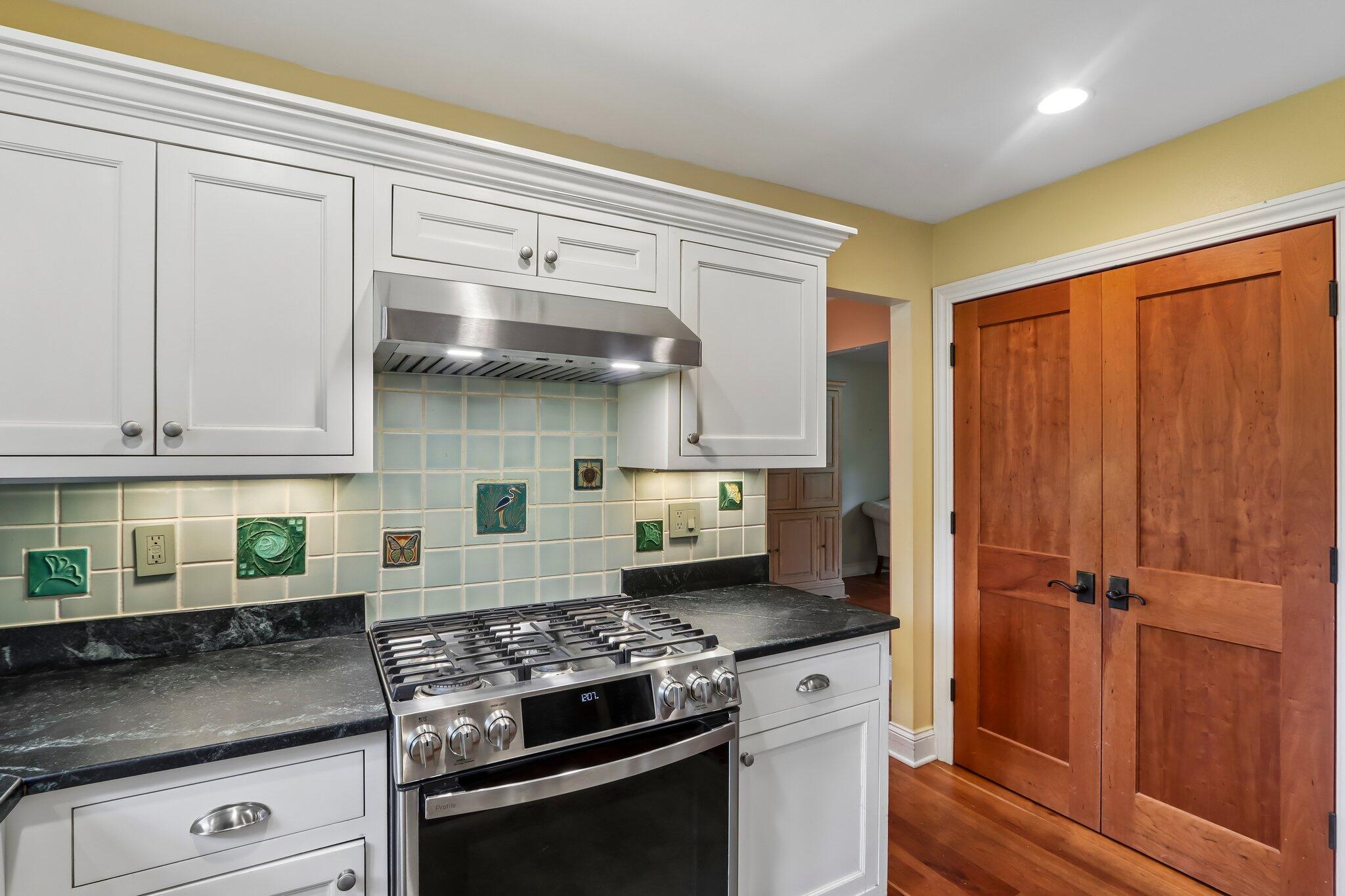 7400 North Pierron Road Glendale, WI 53209 - Photo 6 of 49 kitchen