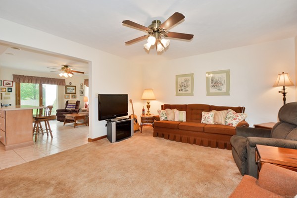 8 Madison Road Northborough, MA 01532 - Photo 3 of 24 Gallery Image 3