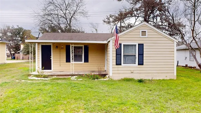 $1,250 | 303 Montclair Avenue, College Station, TX 77840