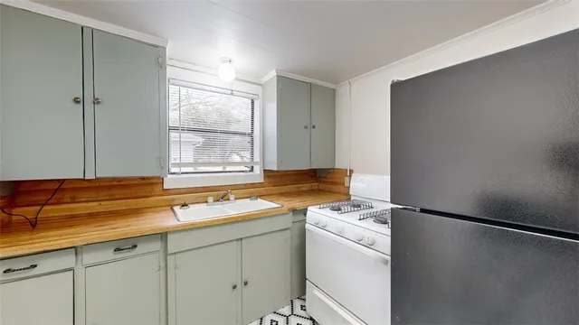 $1,250 | 303 Montclair Avenue, College Station, TX 77840