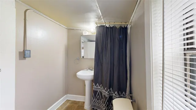 $1,250 | 303 Montclair Avenue, College Station, TX 77840