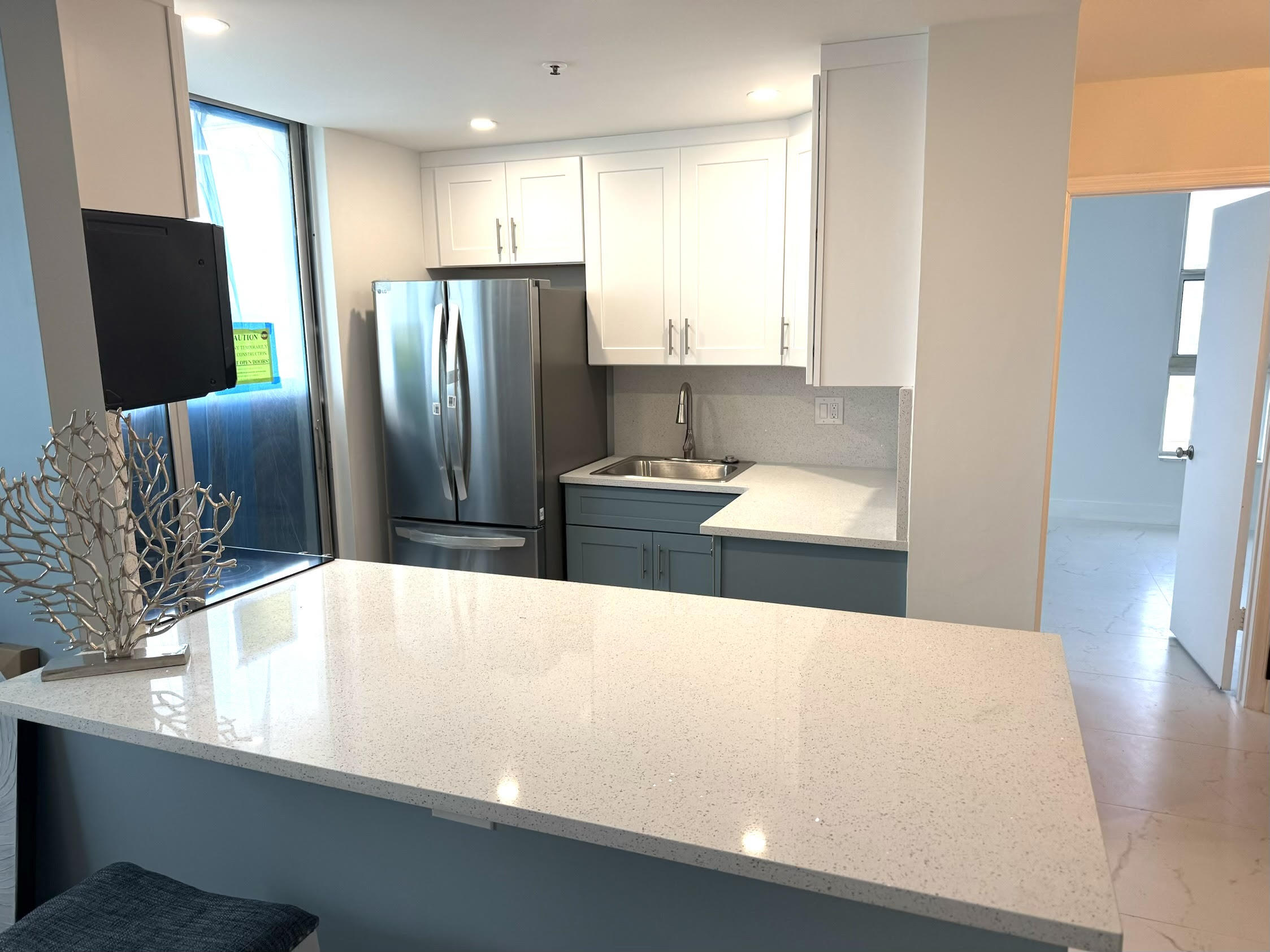 1505 North Riverside Drive, Unit 508 Pompano Beach, FL 33062 - Photo 2 of 31 Kitchen