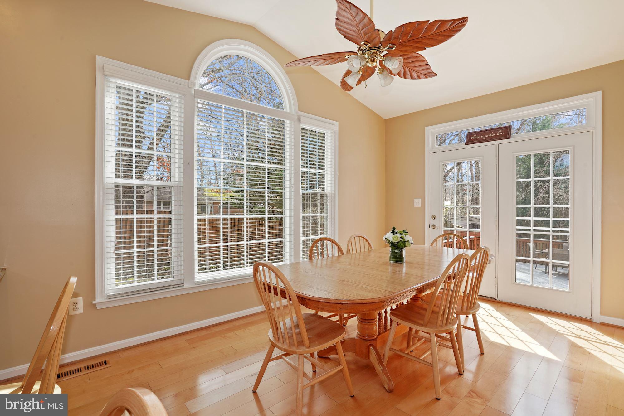 7609 Mcweadon Lane Springfield, VA 22150 - Photo 22 of 64 Sunroom/Breakfast Area