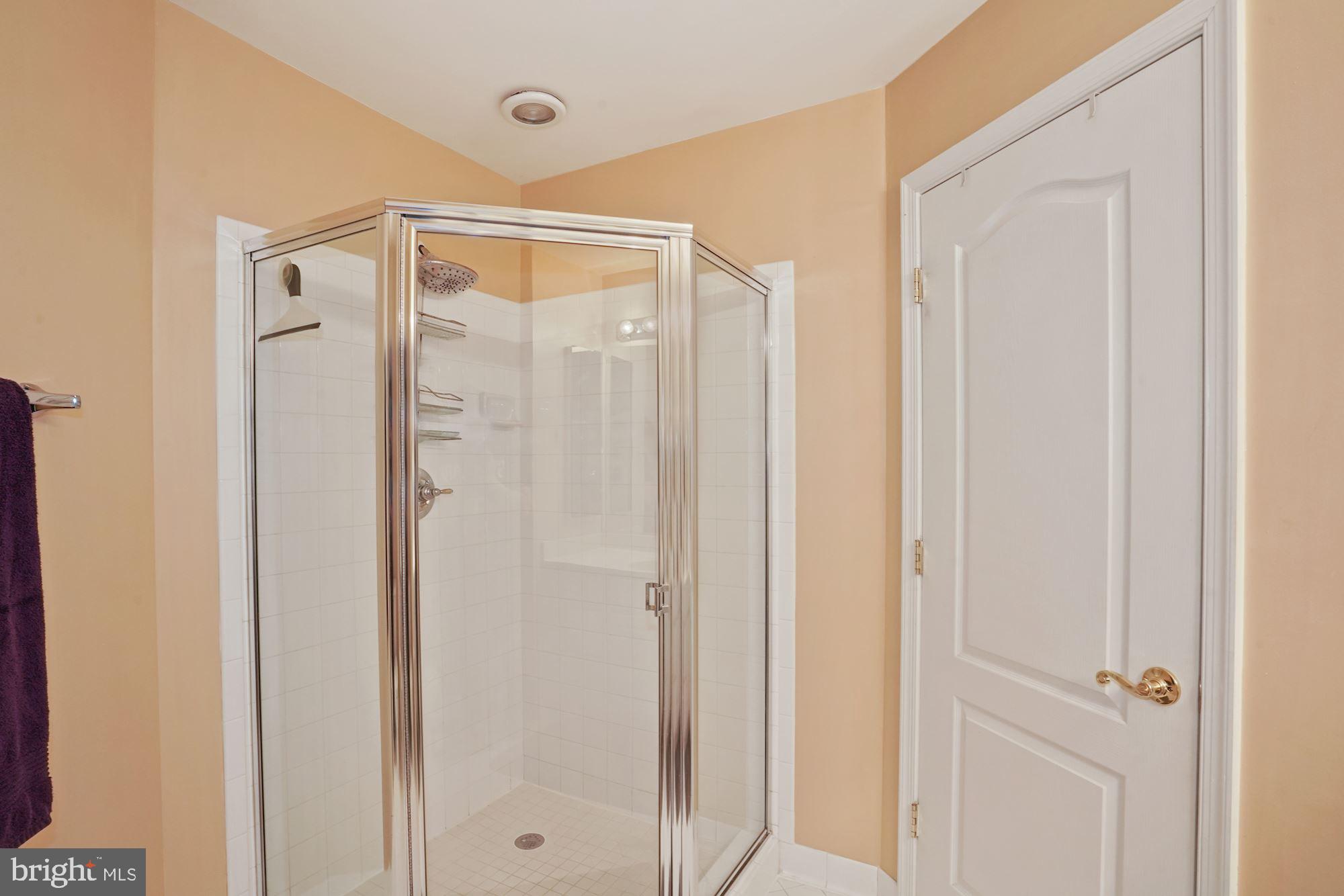7609 Mcweadon Lane Springfield, VA 22150 - Photo 43 of 64 Full Bathroom with Bedroom #4