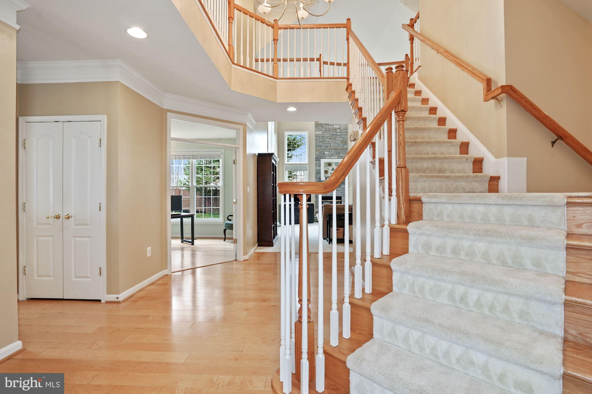 7609 Mcweadon Lane Springfield, VA 22150 - Photo 6 of 64 Foyer