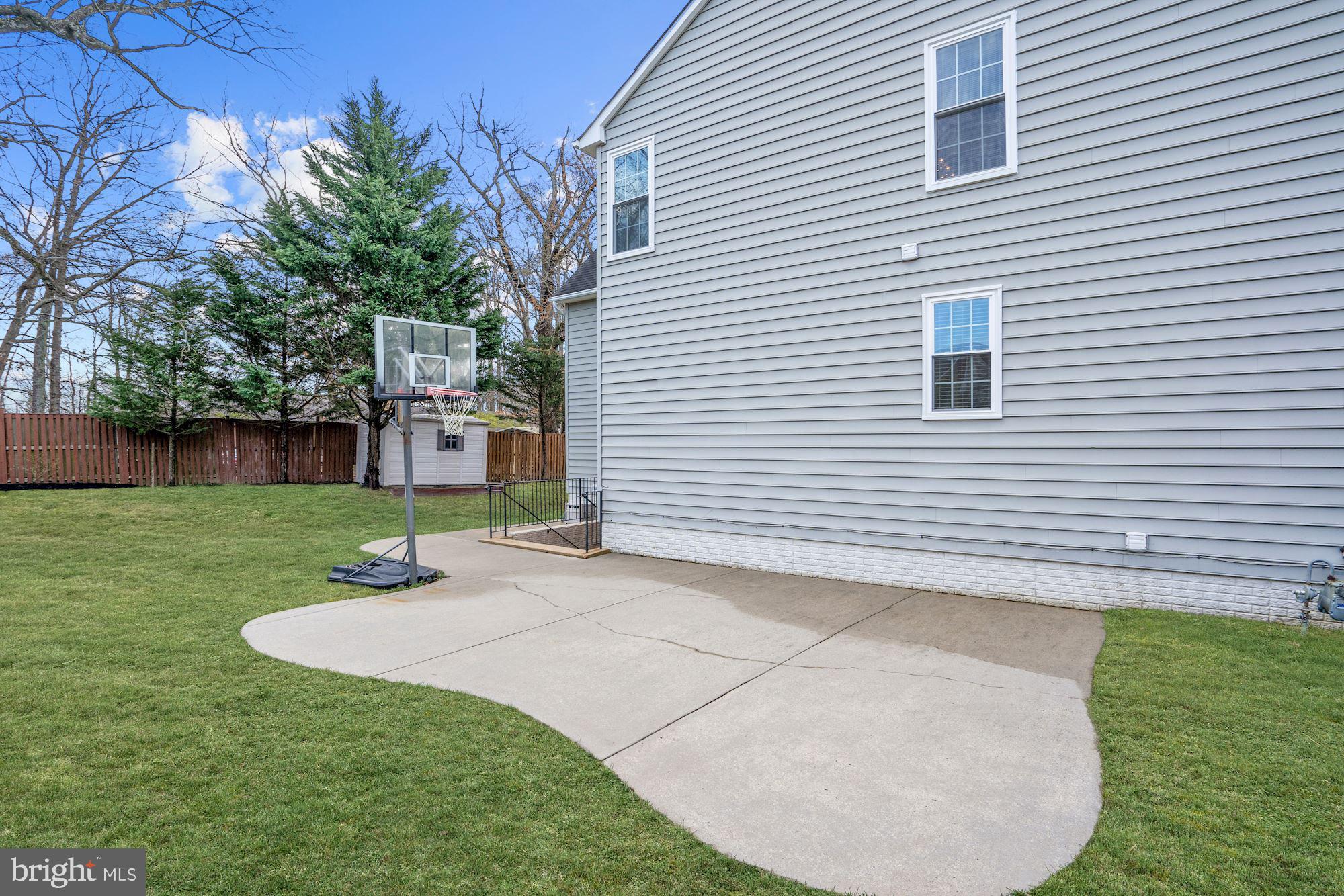 7609 Mcweadon Lane Springfield, VA 22150 - Photo 57 of 64 Exterior Rear