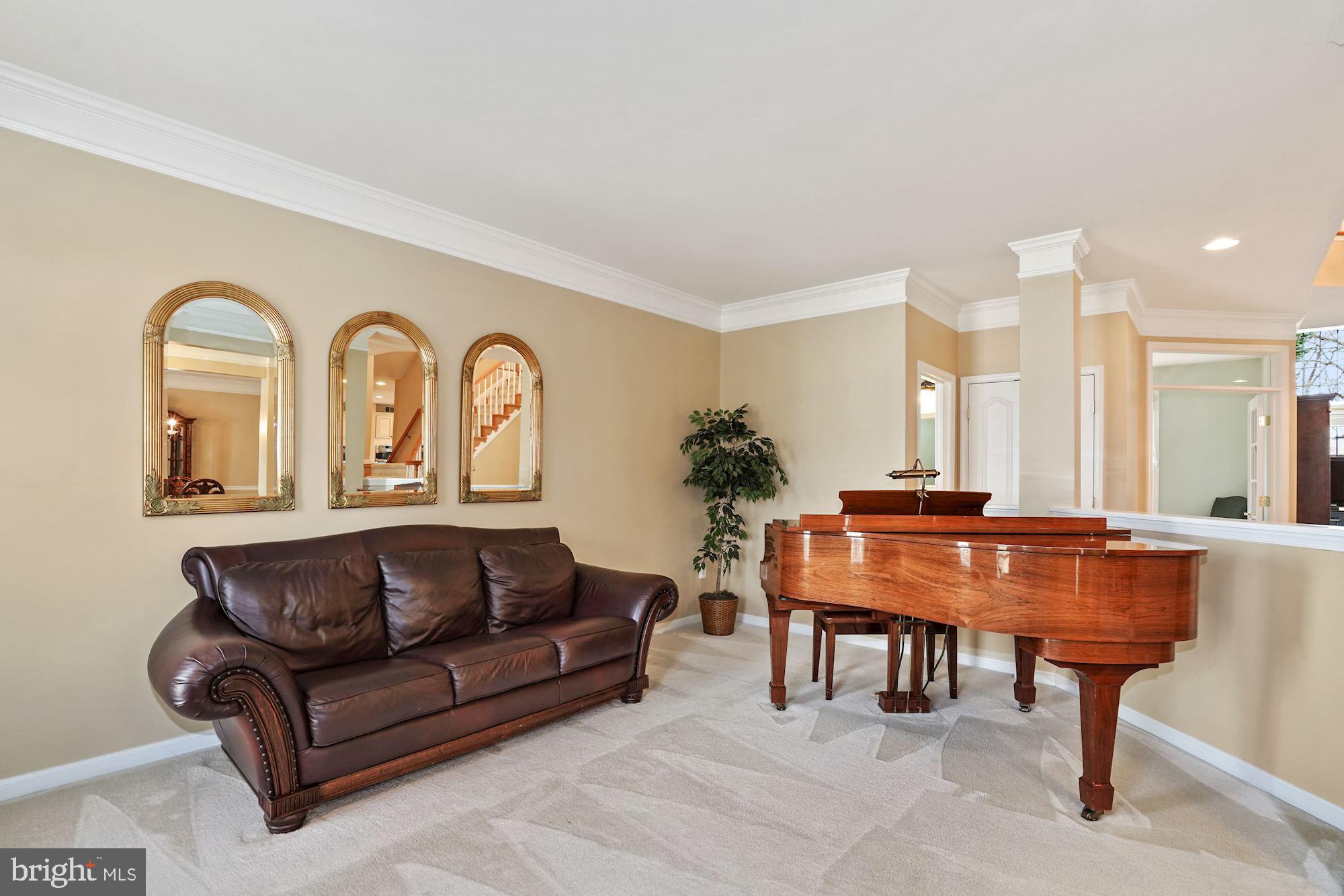 7609 Mcweadon Lane Springfield, VA 22150 - Photo 8 of 64 Living Room