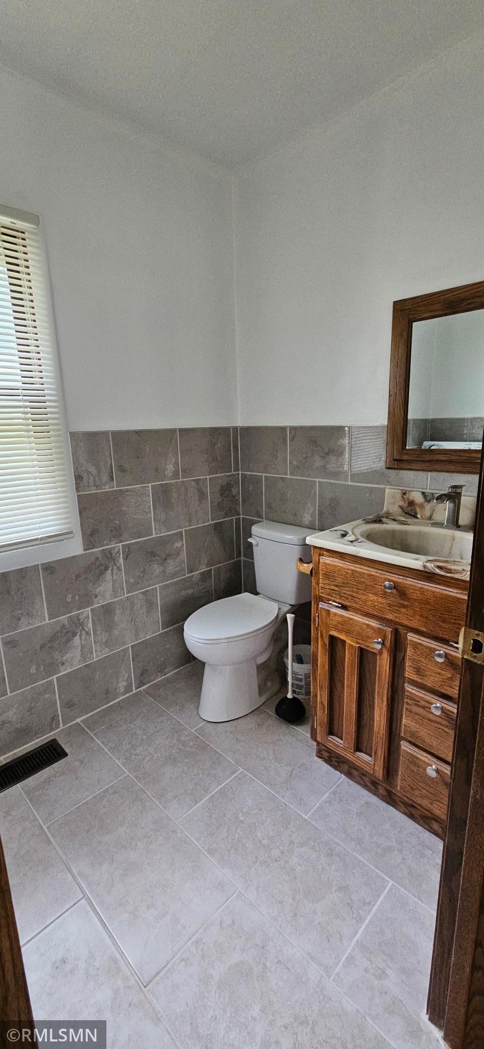 1650 Old Hudson Road St. Paul, MN 55106 - Photo 4 of 16 Gallery Image 4