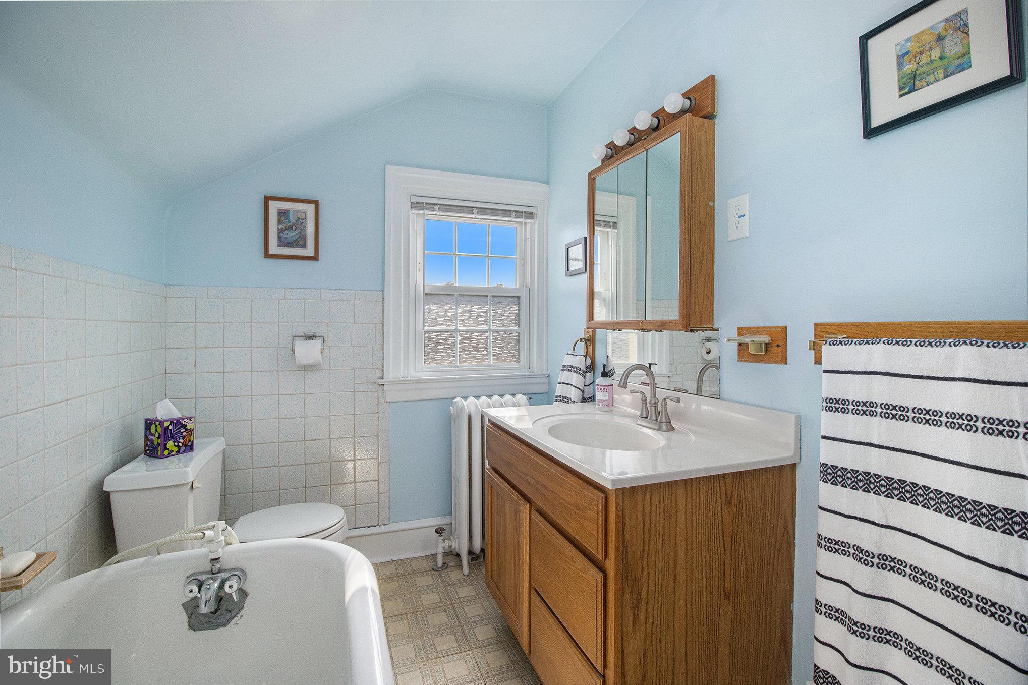 7115 Llanfair Road Upper Darby, PA 19082 - Photo 32 of 49 Third floorl full bathroom.