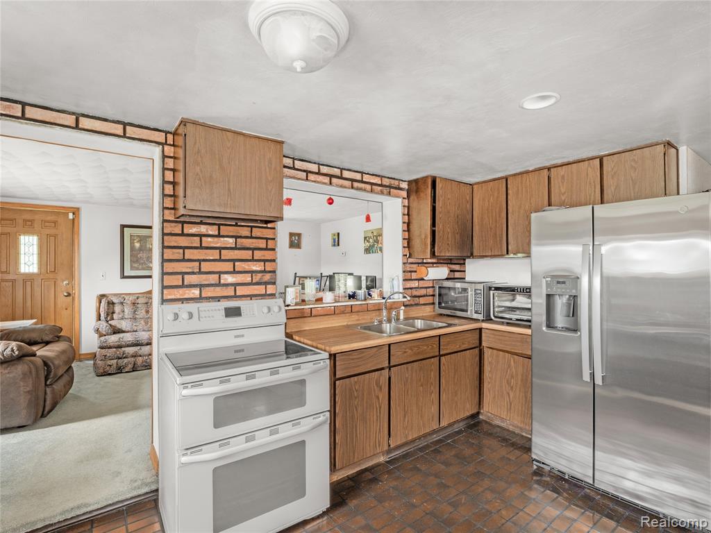 45175 Willis Road Belleville, MI 48111 - Photo 4 of 31 Gallery Image 4