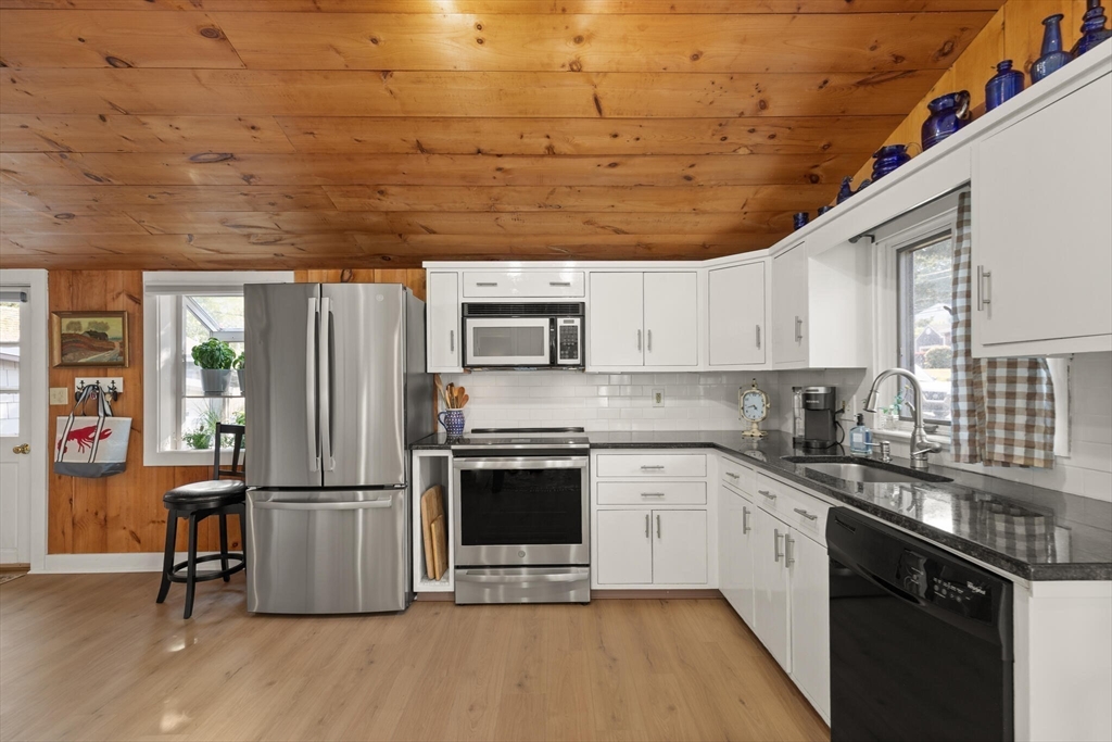 14 Thompson Road Beverly, MA 01915 - Photo 12 of 41 Gallery Image 12