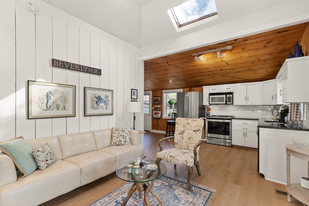 14 Thompson Road Beverly, MA 01915 - Photo 3 of 41 Gallery Image 3