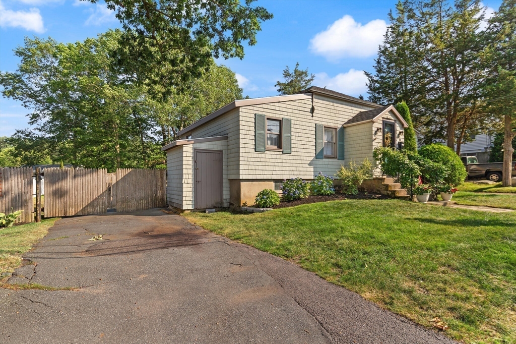 14 Thompson Road Beverly, MA 01915 - Photo 36 of 41 Gallery Image 36