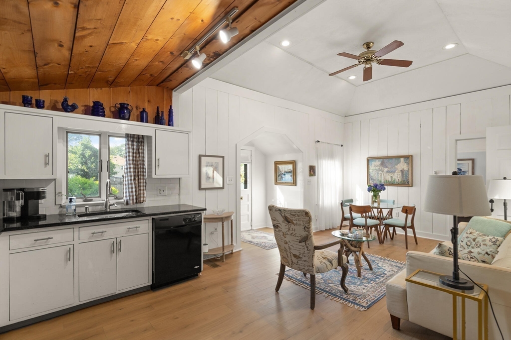 14 Thompson Road Beverly, MA 01915 - Photo 8 of 41 Gallery Image 8