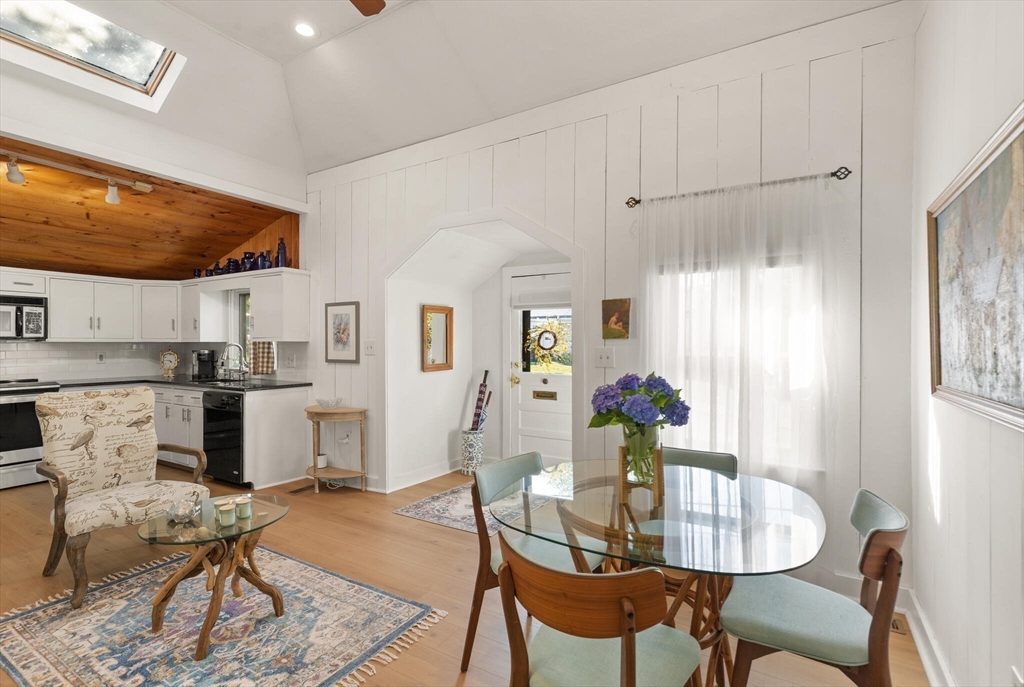 14 Thompson Road Beverly, MA 01915 - Photo 9 of 41 Gallery Image 9