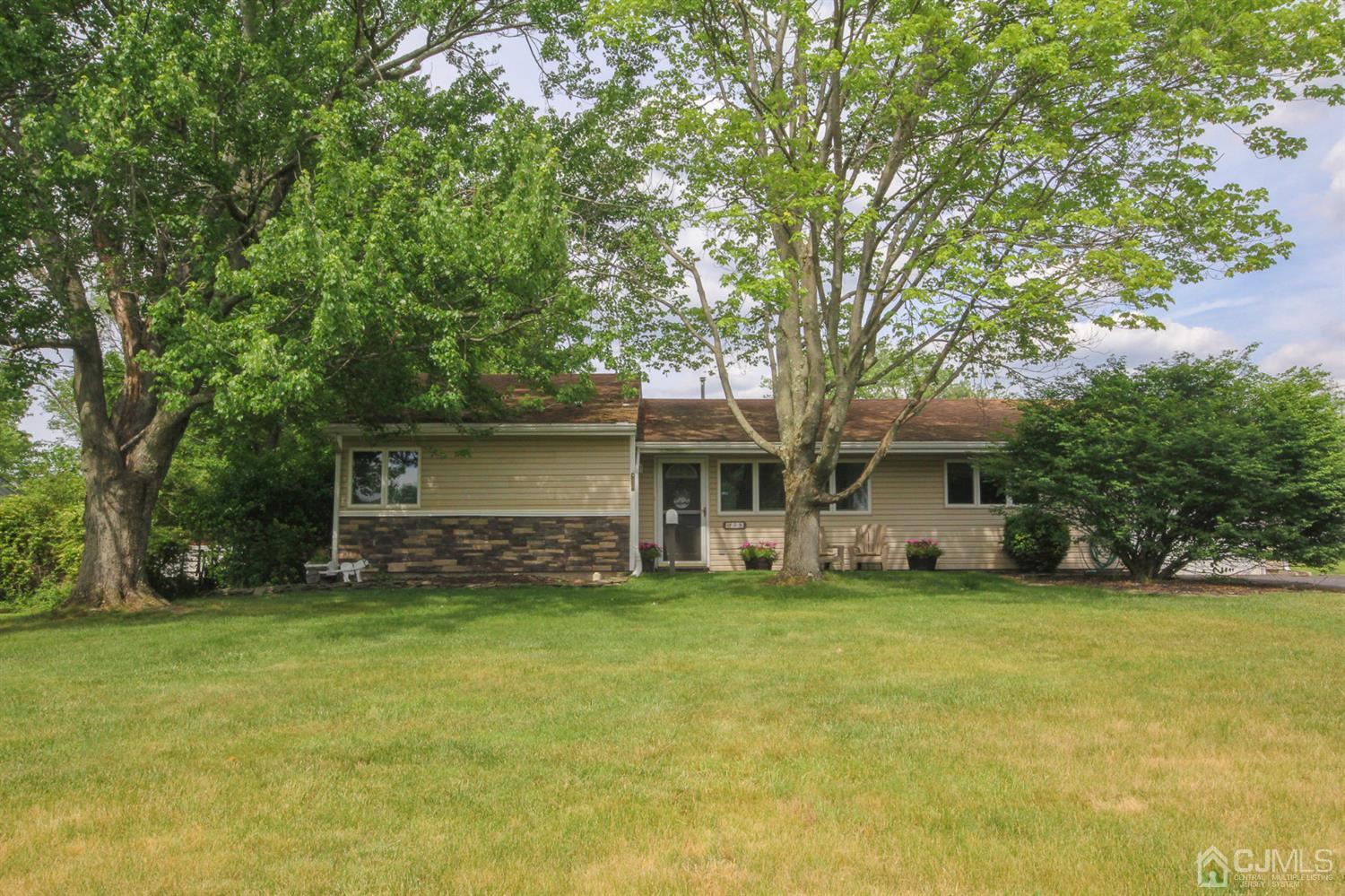 38 Kendall Road Kendall Park, NJ 08824 - Photo 1 of 16