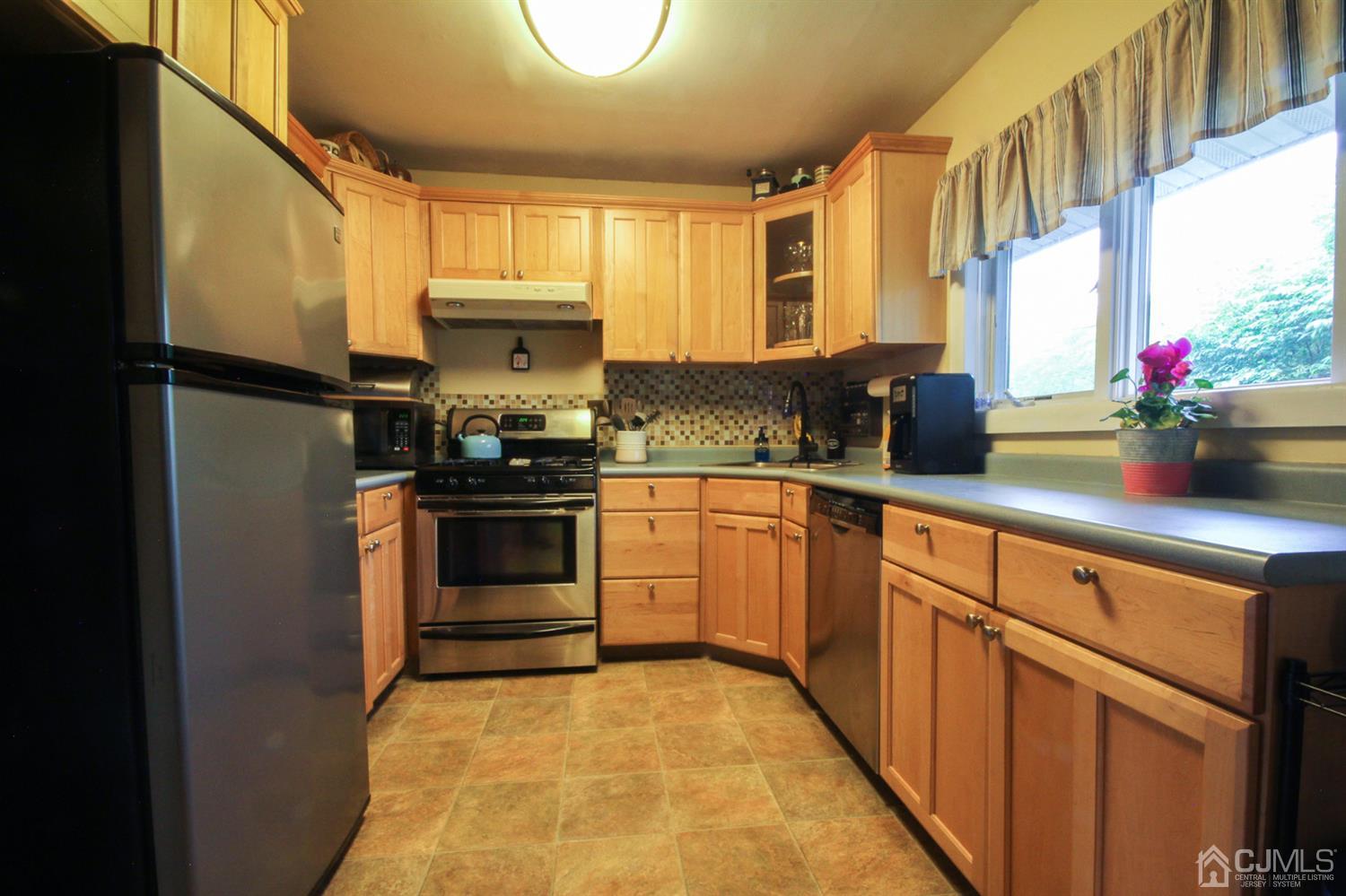 38 Kendall Road Kendall Park, NJ 08824 - Photo 5 of 16