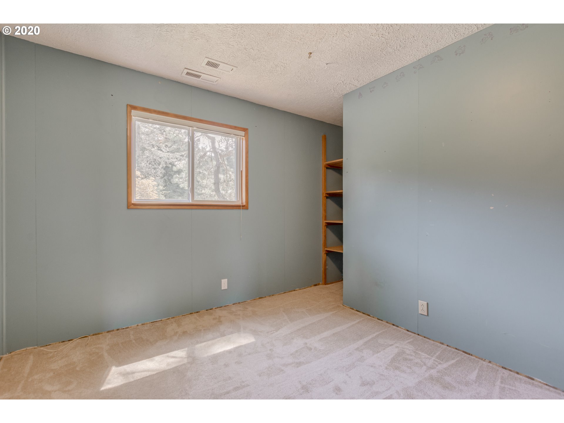 23506 South Bonney Road Colton, OR 97017 - Photo 22 of 32 a view of an empty room with a window