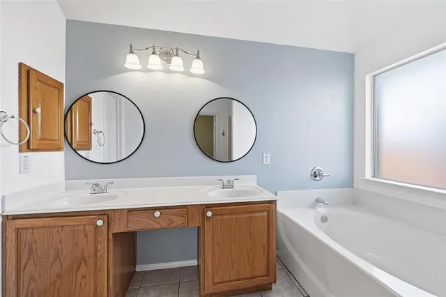 $2,599 | 421 Kingfisher Lane, Arlington, TX 76002