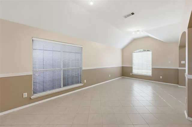 $2,599 | 421 Kingfisher Lane, Arlington, TX 76002