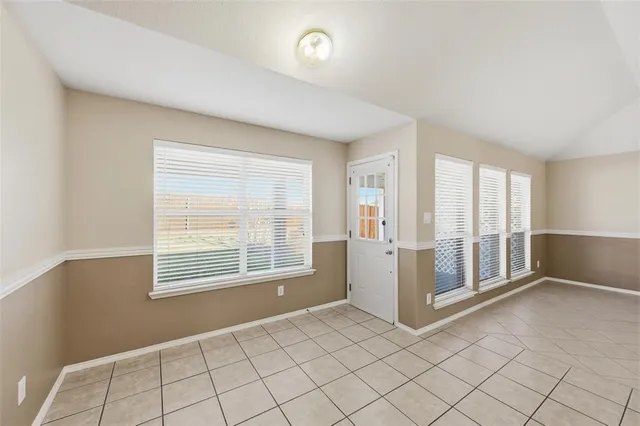 $2,599 | 421 Kingfisher Lane, Arlington, TX 76002