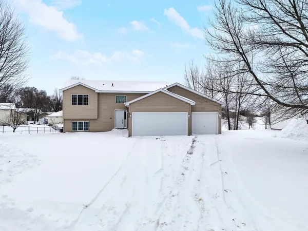 $295,000 | 936 Lincoln Court South, Cambridge, MN 55008