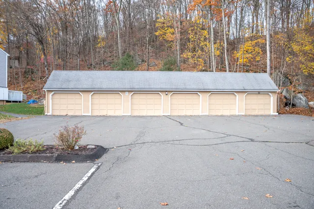 $414,900 | 12 Eagle Rock Hill, Unit 12, Bethel, CT 06801