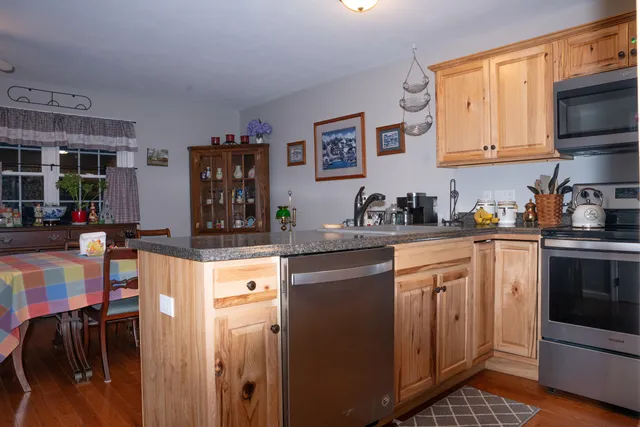 $414,900 | 12 Eagle Rock Hill, Unit 12, Bethel, CT 06801