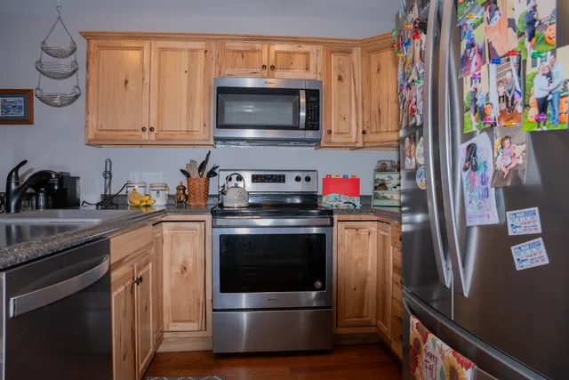 $414,900 | 12 Eagle Rock Hill, Unit 12, Bethel, CT 06801