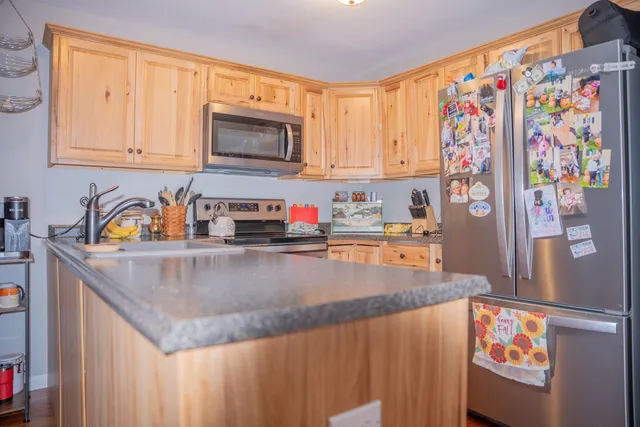 $414,900 | 12 Eagle Rock Hill, Unit 12, Bethel, CT 06801