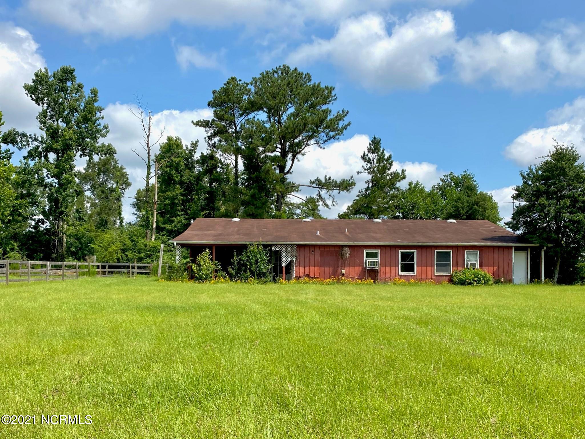970 Moore Town Road Rocky Point, NC 28457 - Photo 17 of 32 barn back view