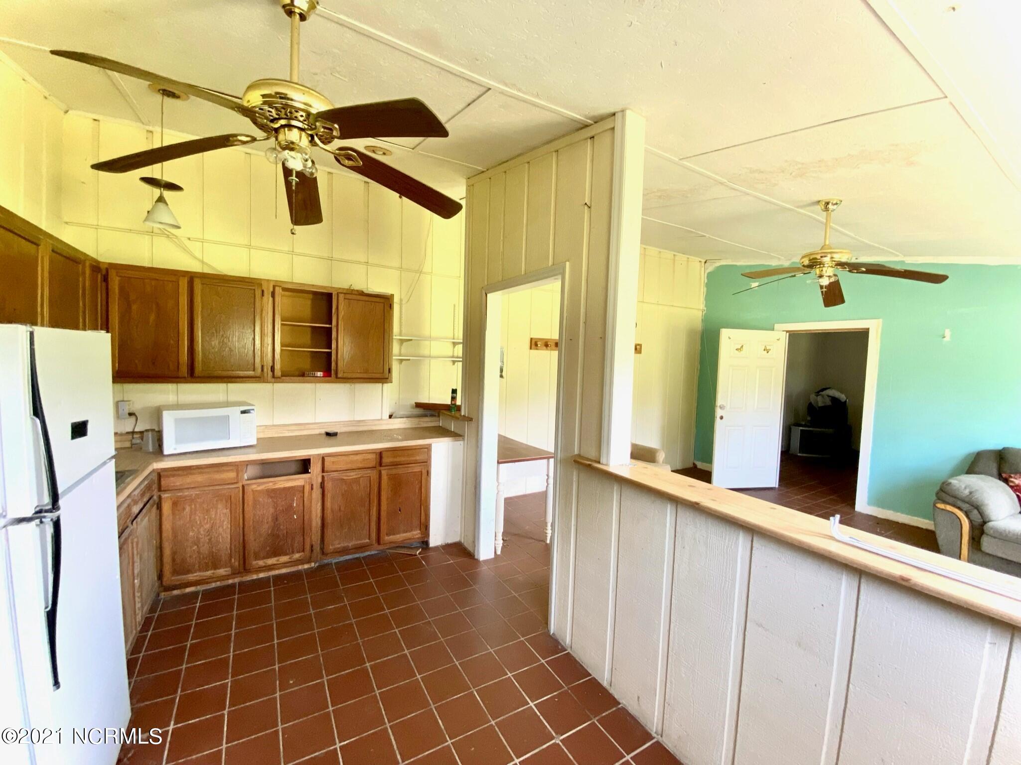 970 Moore Town Road Rocky Point, NC 28457 - Photo 18 of 32 barn apt kitchen
