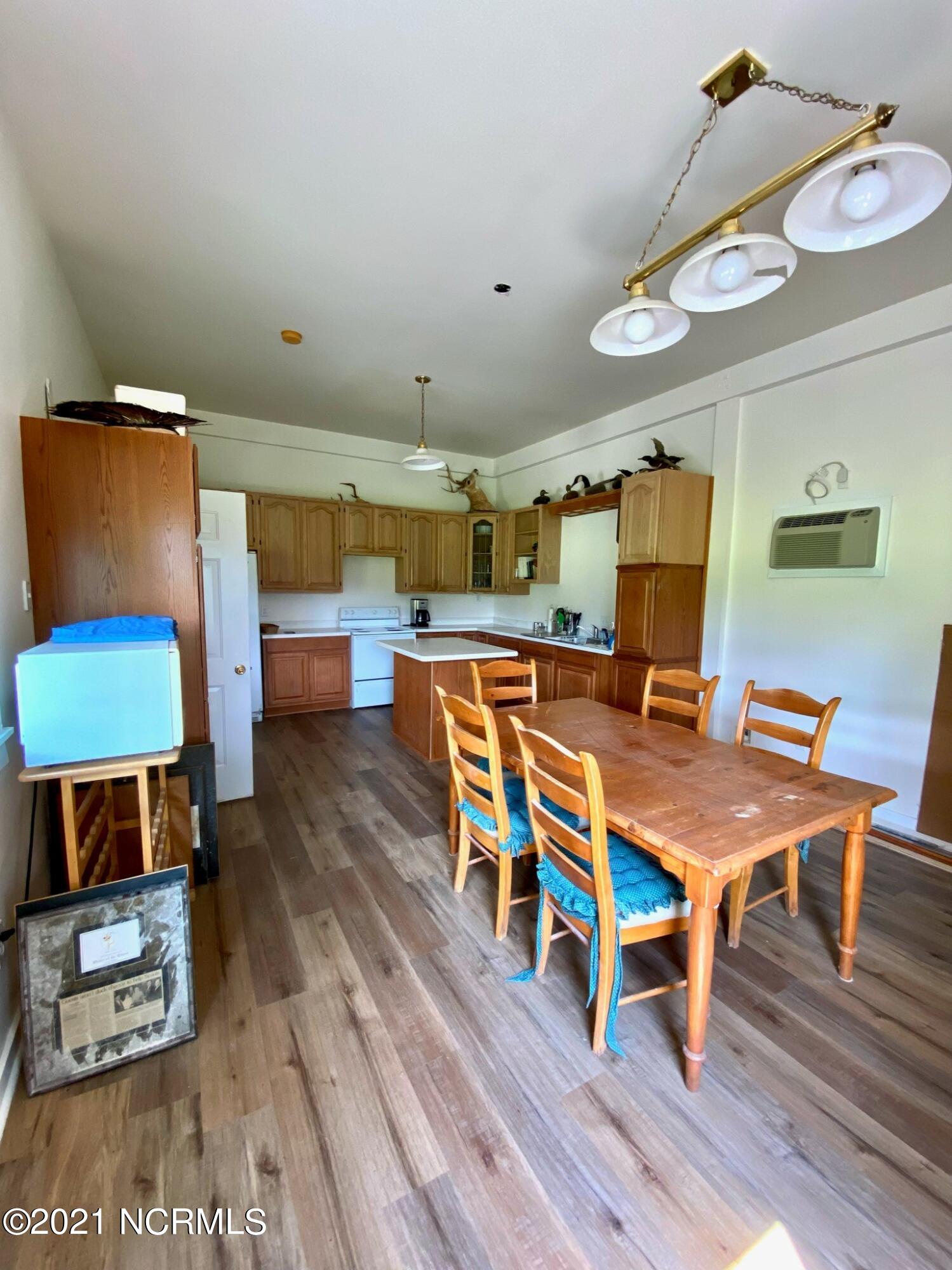 970 Moore Town Road Rocky Point, NC 28457 - Photo 25 of 32 apt commonroom 2