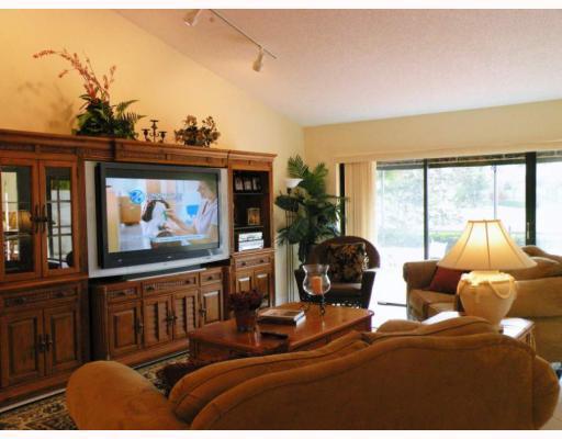 6503 Las Flores Drive Boca Raton, FL 33433 - Photo 23 of 27 Living Room