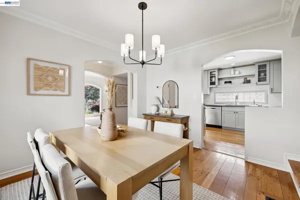 $925,000 | 2435 Burlington Street, Oakland, CA 94602