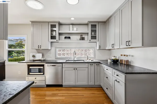 $925,000 | 2435 Burlington Street, Oakland, CA 94602