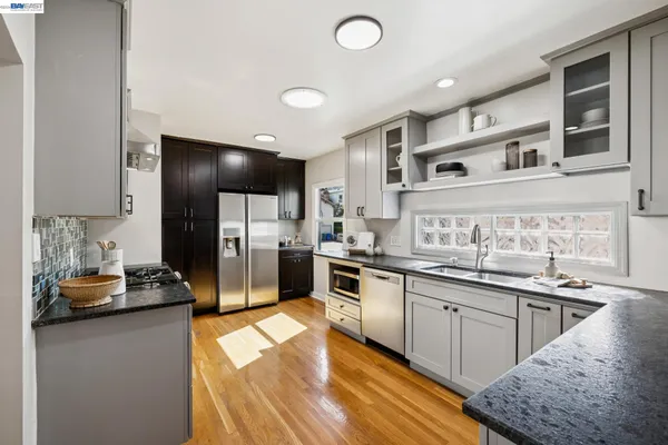 $925,000 | 2435 Burlington Street, Oakland, CA 94602