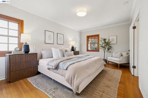 $925,000 | 2435 Burlington Street, Oakland, CA 94602