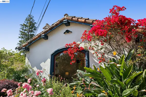 $925,000 | 2435 Burlington Street, Oakland, CA 94602