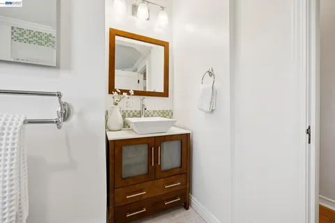 $925,000 | 2435 Burlington Street, Oakland, CA 94602