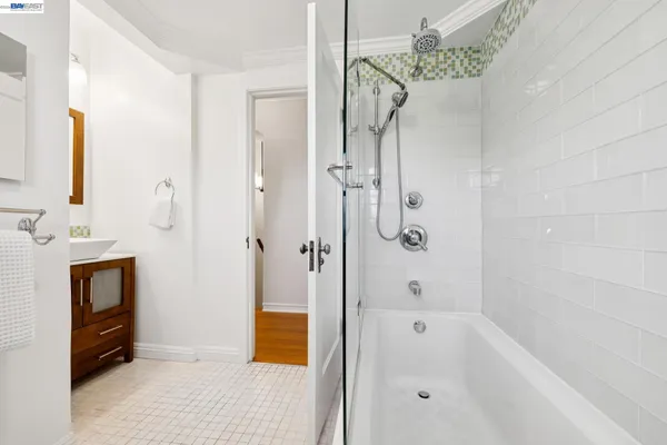 $925,000 | 2435 Burlington Street, Oakland, CA 94602