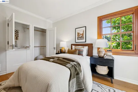 $925,000 | 2435 Burlington Street, Oakland, CA 94602